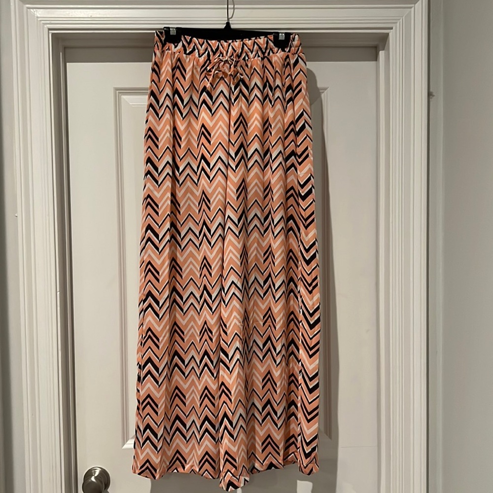 Wide Leg Flowy Pants. Boutique.